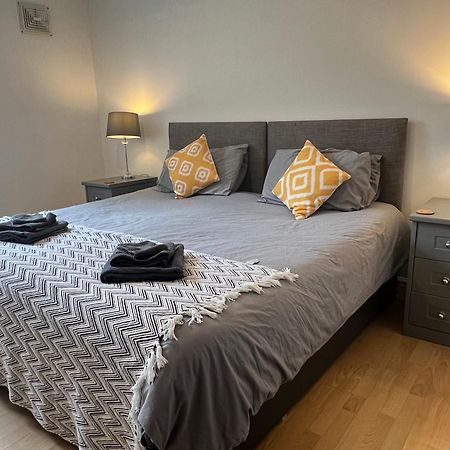 Spacious Ground Floor Suite Comfortably Sleeps Up To Eight Halifax Bagian luar foto