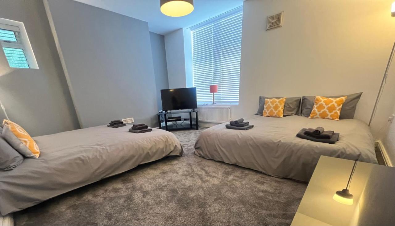 Spacious Ground Floor Suite Comfortably Sleeps Up To Eight Halifax Bagian luar foto