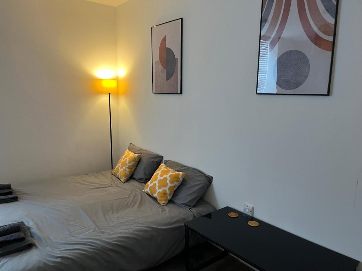 Spacious Ground Floor Suite Comfortably Sleeps Up To Eight Halifax Bagian luar foto