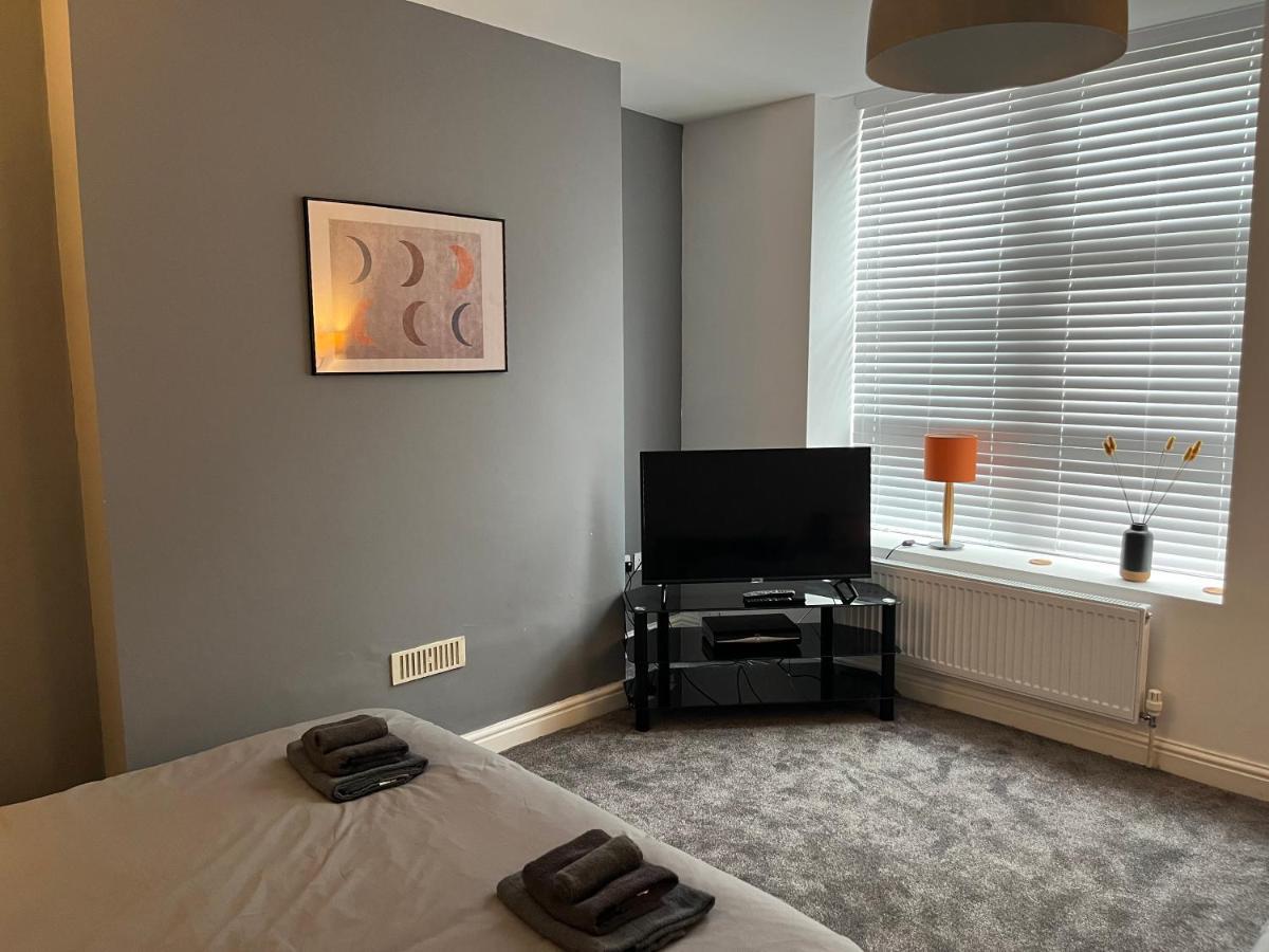 Spacious Ground Floor Suite Comfortably Sleeps Up To Eight Halifax Bagian luar foto