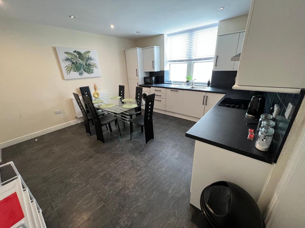 Spacious Ground Floor Suite Comfortably Sleeps Up To Eight Halifax Bagian luar foto