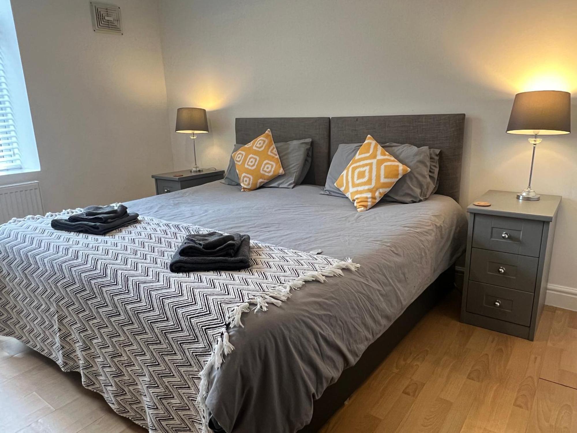 Spacious Ground Floor Suite Comfortably Sleeps Up To Eight Halifax Bagian luar foto